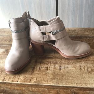 Dolce Vita Beige buckle ankle boots size 6